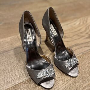 Badgley Mischka Elegant Silver Peep-Toe Heels 9.5 gently worn